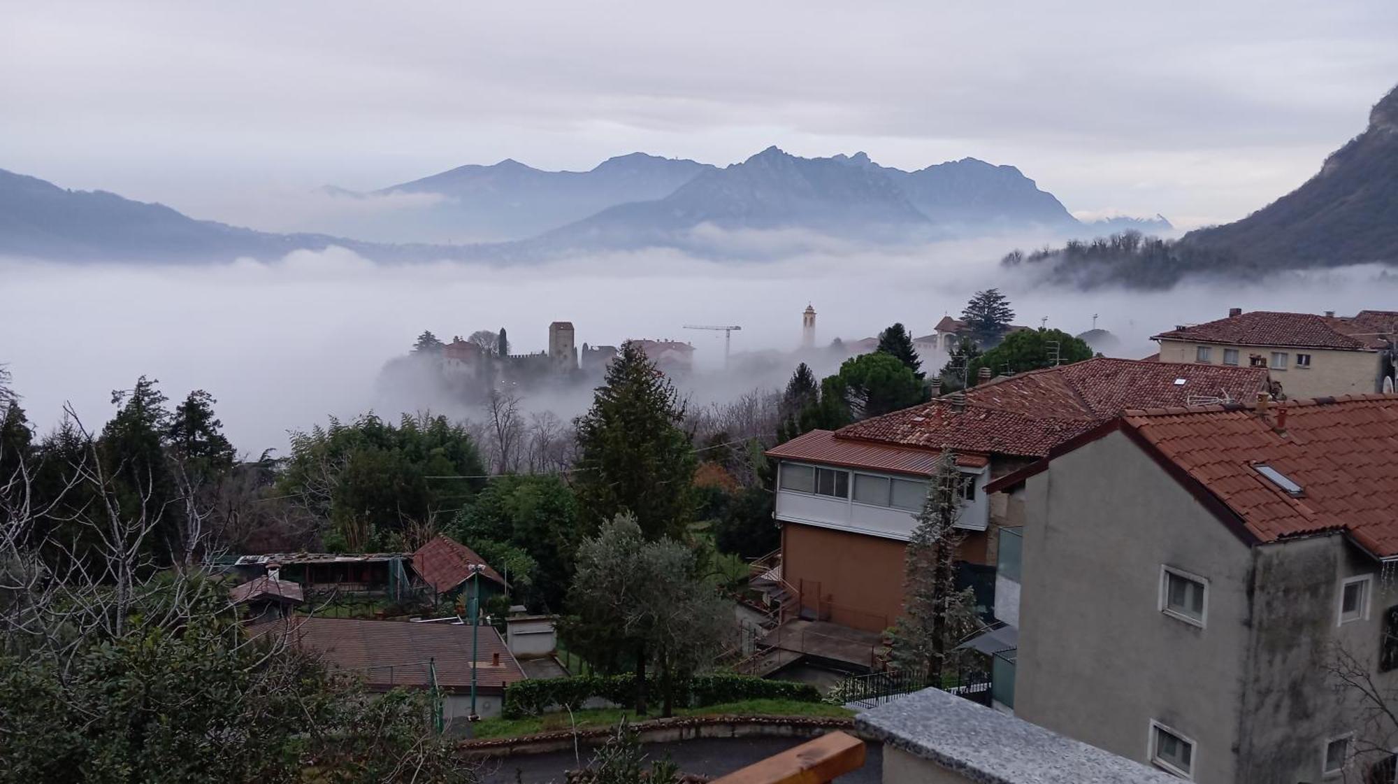 La Dimora Dei Due Laghi Bed & Breakfast Calolziocorte Exterior photo